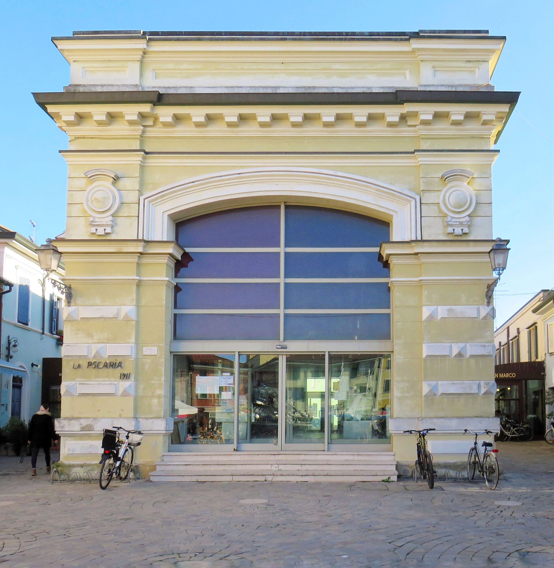 The facade of Cesenatico's municipal fish hall with the carved words LA PSCARIA 1911